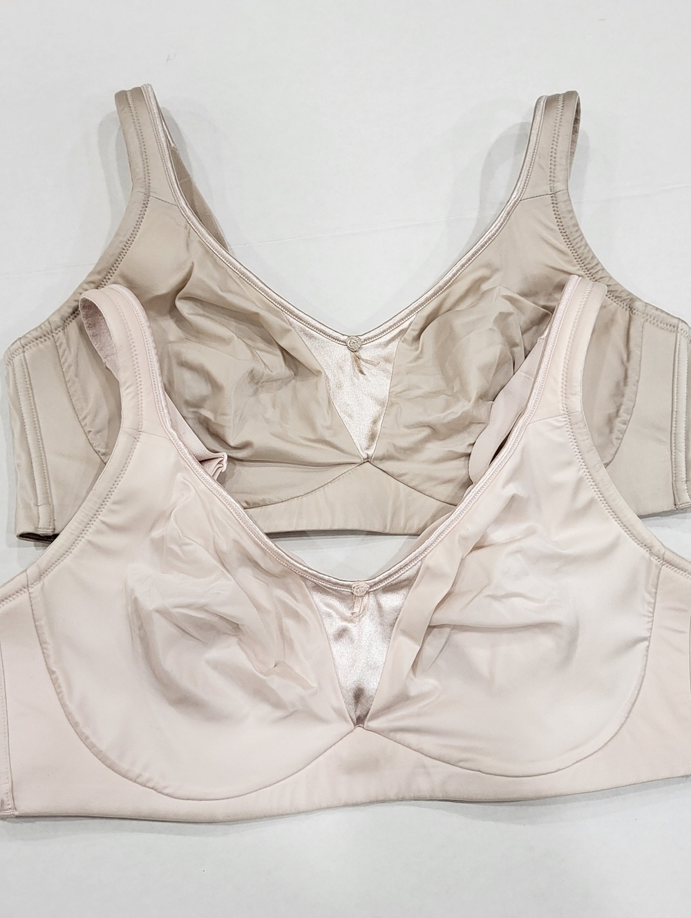 Olga By Warners Size 38DD Set Of 2 Wireless Comfort Bra Nude Intimates